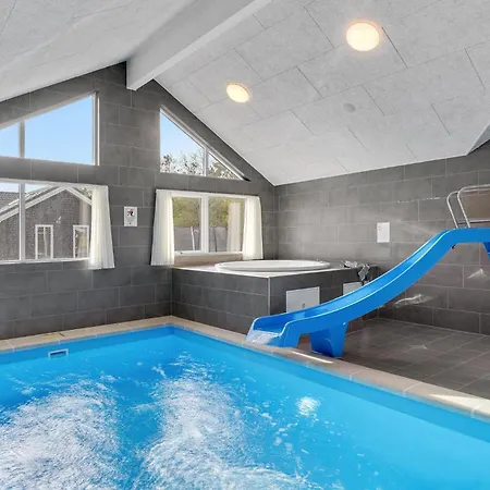 Prázdninový dům Lovely In With Sauna